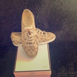Coach shoes size 7.5 gold and tan